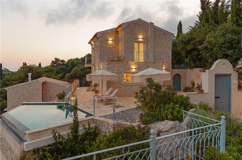 3 bedroom villa with pool & sea views, near Palaiokastrítsa, sleeps 6