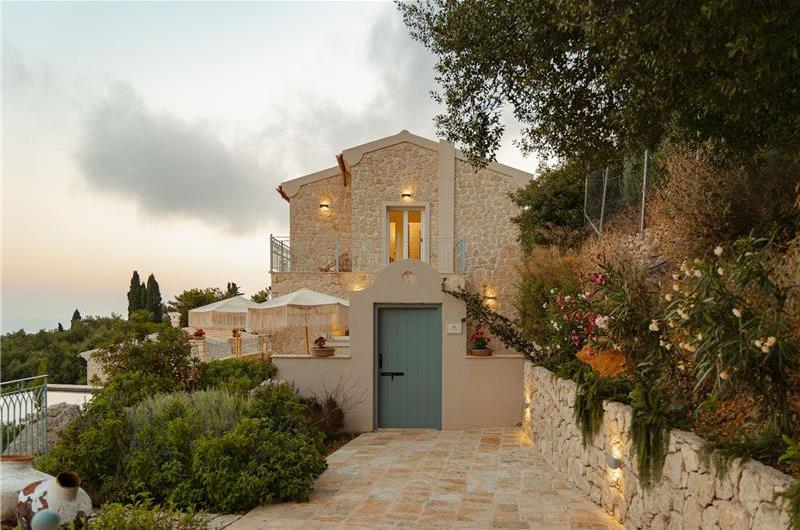 3 bedroom villa with pool & sea views, near Palaiokastrítsa, sleeps 6