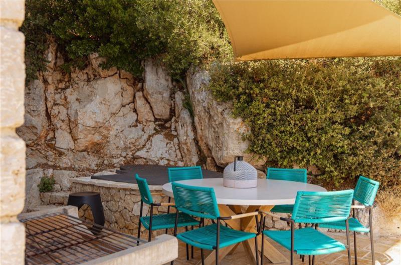 3 bedroom villa with pool & sea views, near Palaiokastrítsa, sleeps 6