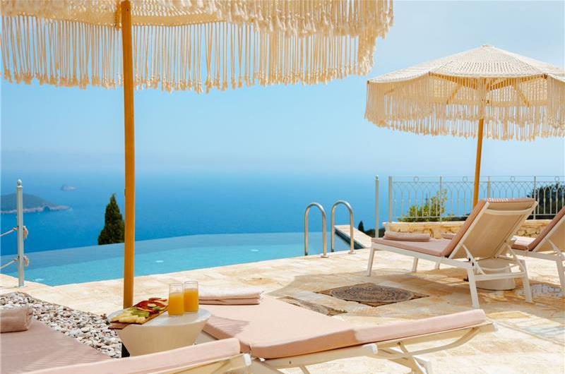 3 bedroom villa with pool & sea views, near Palaiokastrítsa, sleeps 6