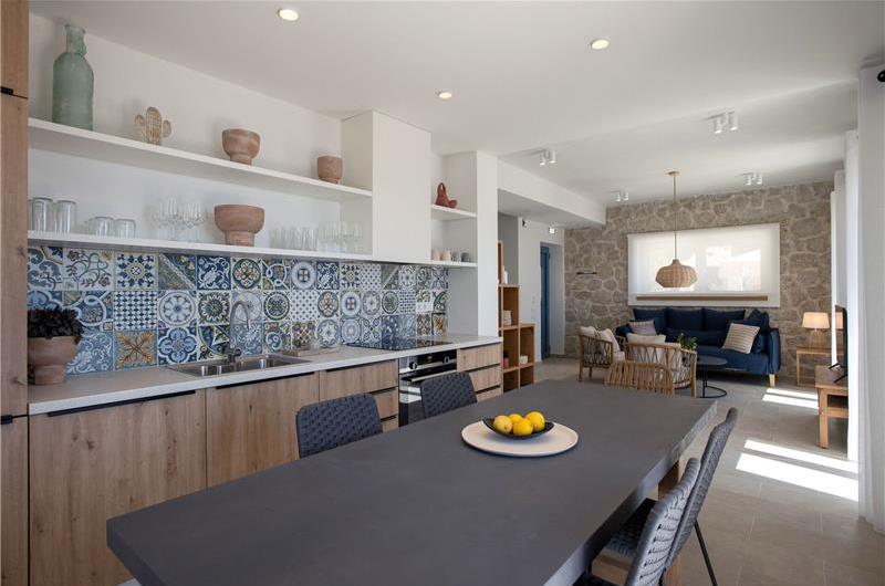 3 bedroom villa with pool & sea views, near Palaiokastrítsa, sleeps 6