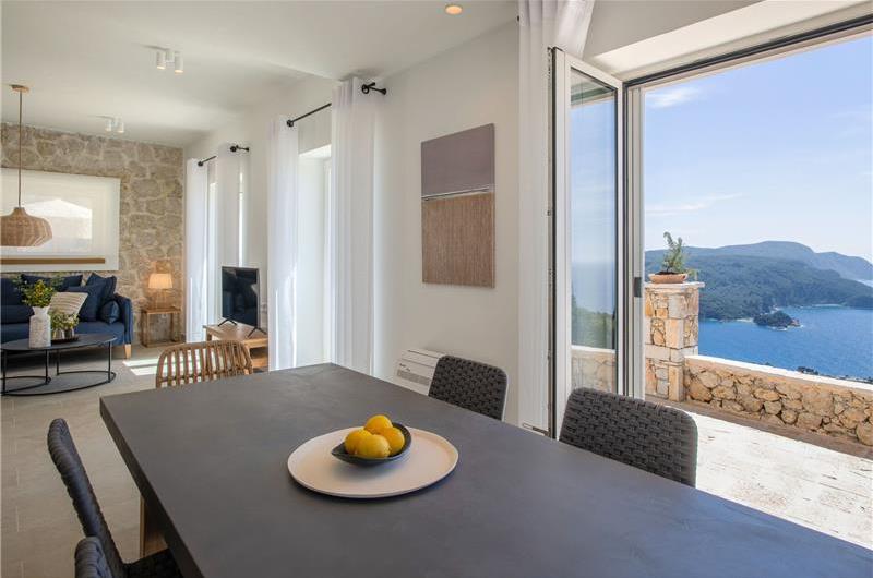 3 bedroom villa with pool & sea views, near Palaiokastrítsa, sleeps 6