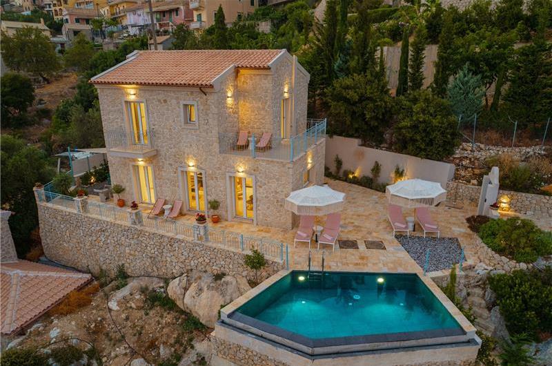 3 bedroom villa with pool & sea views, near Palaiokastrítsa, sleeps 6