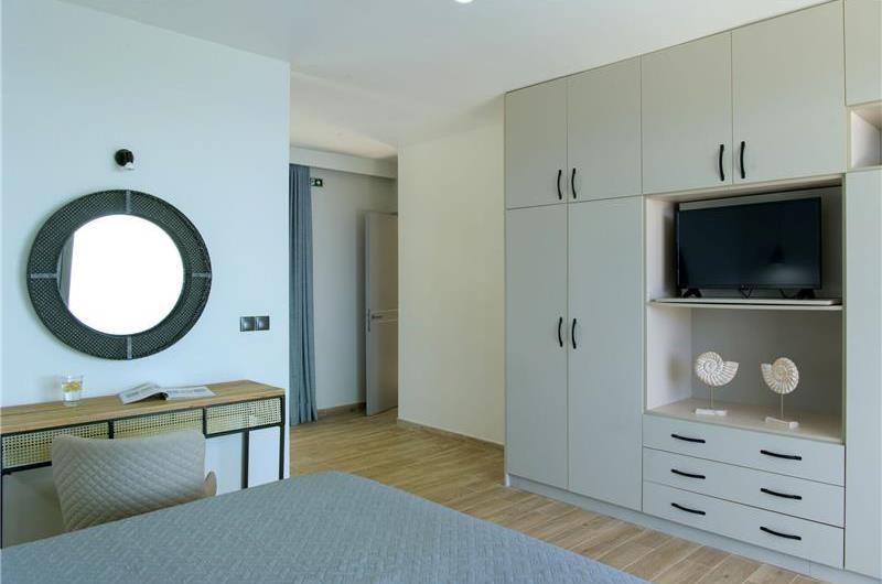 3 bedroom villa with pool & sea views, Agios Mathaios, sleeps 6