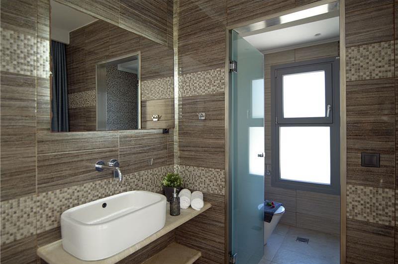 3 bedroom villa with pool & sea views, Agios Mathaios, sleeps 6