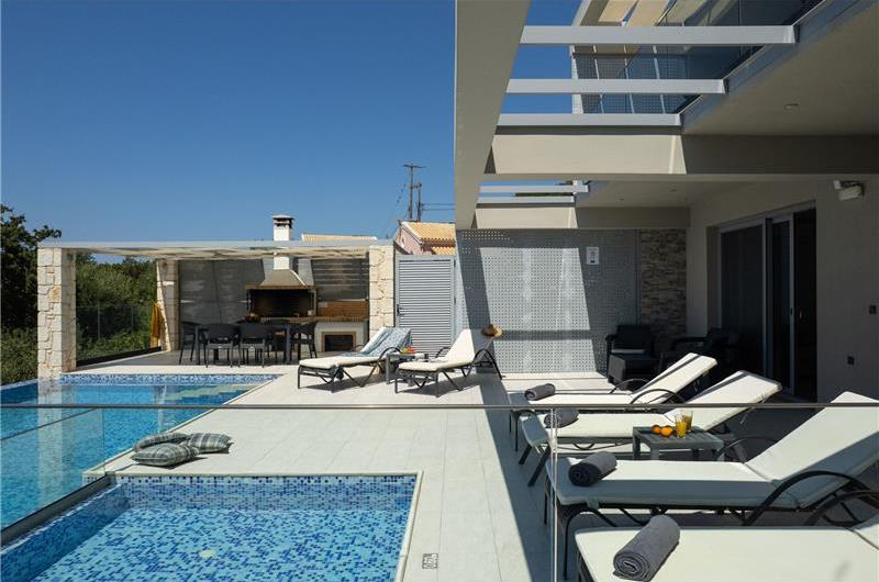 3 bedroom villa with pool & sea views, Agios Mathaios, sleeps 6