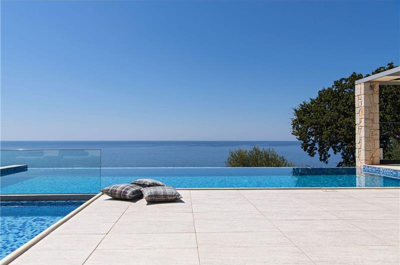 3 bedroom villa with pool & sea views, Agios Mathaios, sleeps 6
