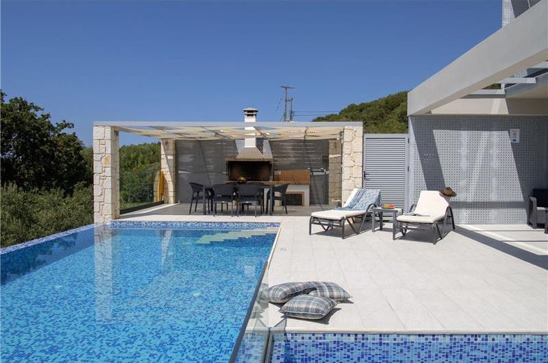 3 bedroom villa with pool & sea views, Agios Mathaios, sleeps 6