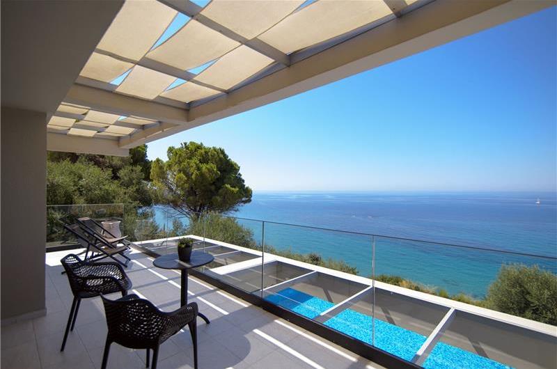 3 bedroom villa with pool & sea views, Agios Mathaios, sleeps 6