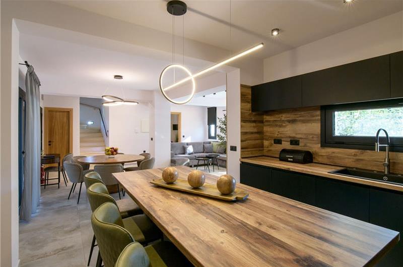 4 bedroom villa with pool, Chalikounas, sleeps 8