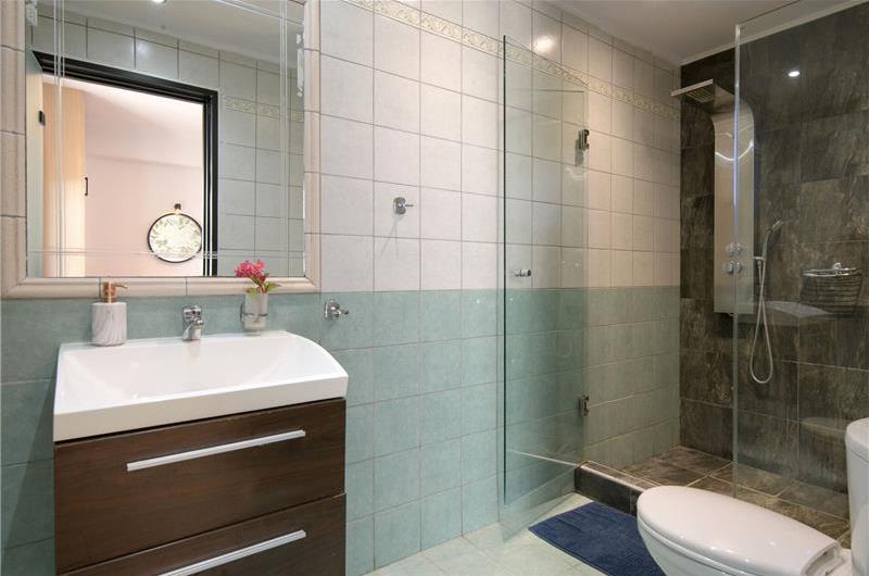 4 bedroom villa with pool, Chalikounas, sleeps 8