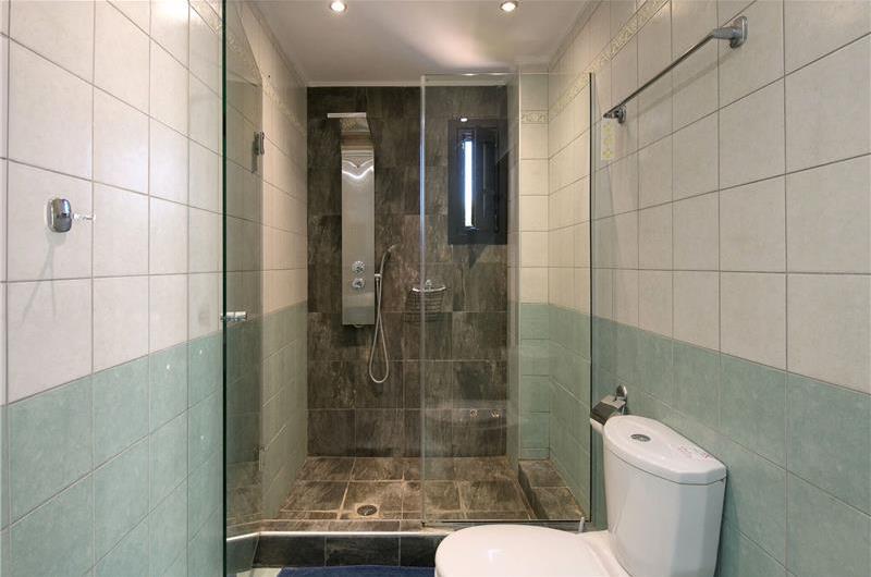 4 bedroom villa with pool, Chalikounas, sleeps 8