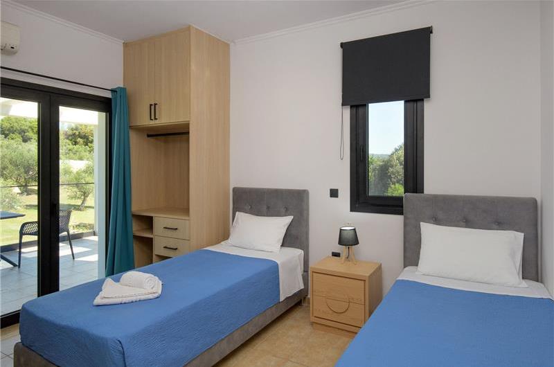 4 bedroom villa with pool, Chalikounas, sleeps 8