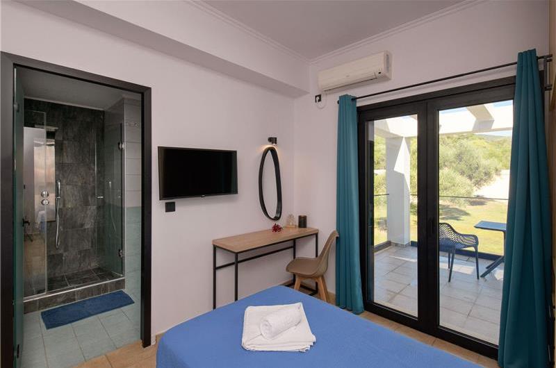 4 bedroom villa with pool, Chalikounas, sleeps 8