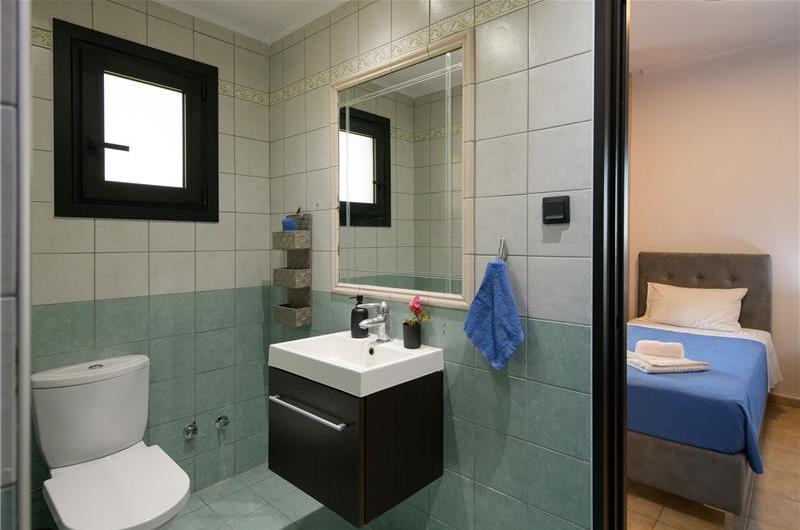 4 bedroom villa with pool, Chalikounas, sleeps 8