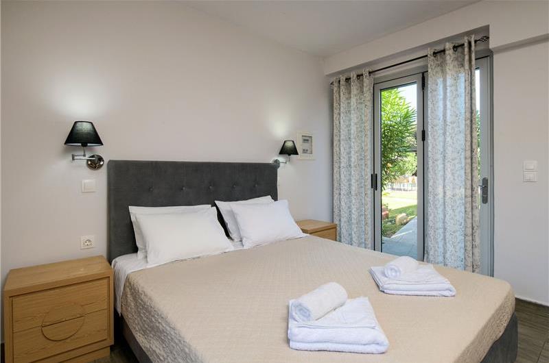 4 bedroom villa with pool, Chalikounas, sleeps 8