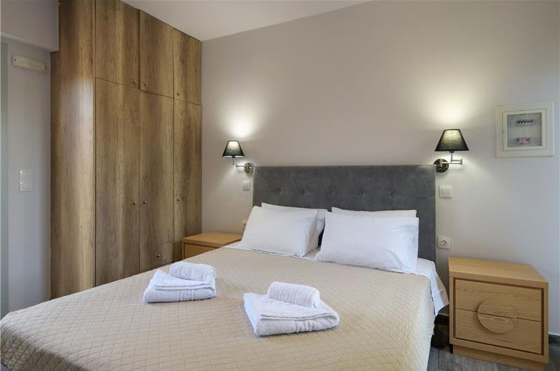 4 bedroom villa with pool, Chalikounas, sleeps 8