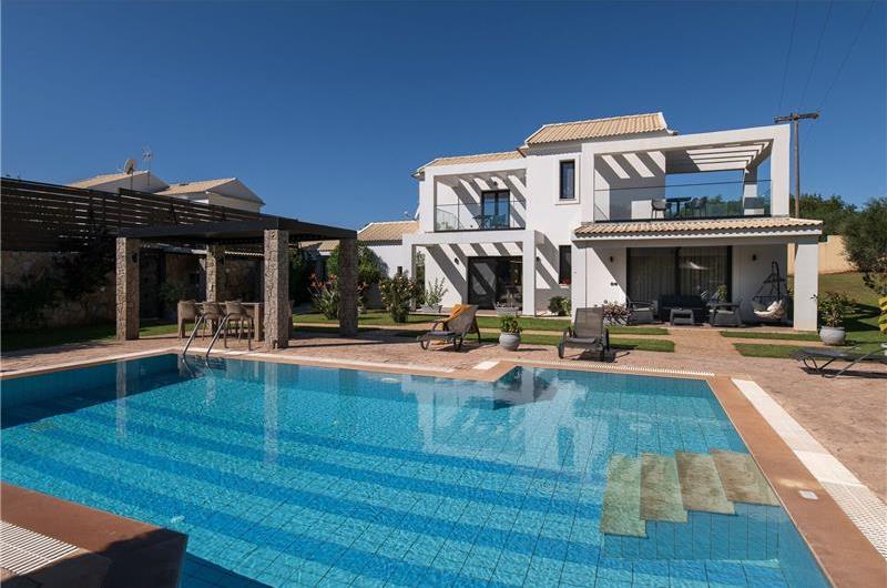 4 bedroom villa with pool, Chalikounas, sleeps 8