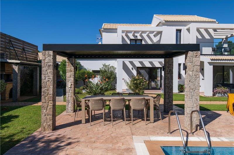 4 bedroom villa with pool, Chalikounas, sleeps 8