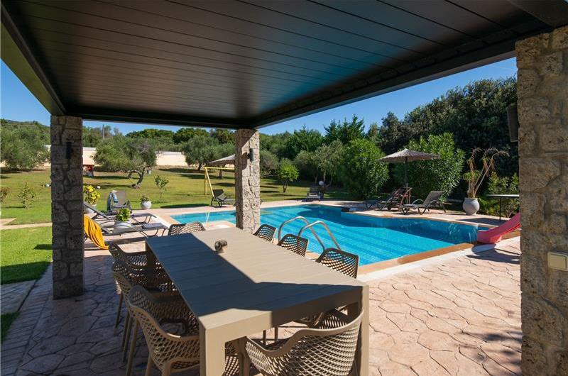4 bedroom villa with pool, Chalikounas, sleeps 8