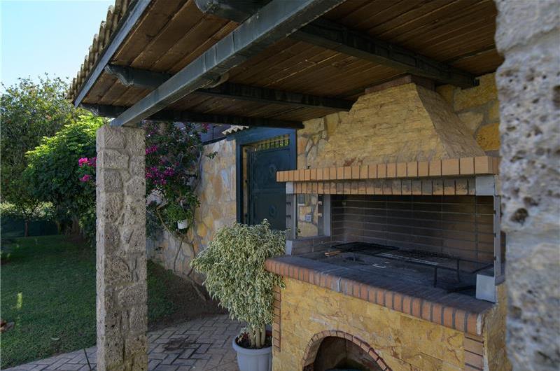 4 bedroom villa with pool, Chalikounas, sleeps 8