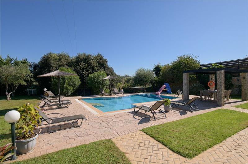 4 bedroom villa with pool, Chalikounas, sleeps 8
