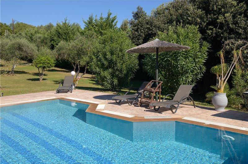 4 bedroom villa with pool, Chalikounas, sleeps 8