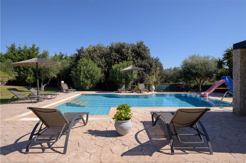 4 bedroom villa with pool, Chalikounas, sleeps 8