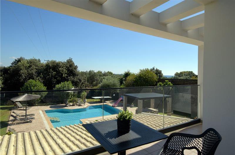 4 bedroom villa with pool, Chalikounas, sleeps 8