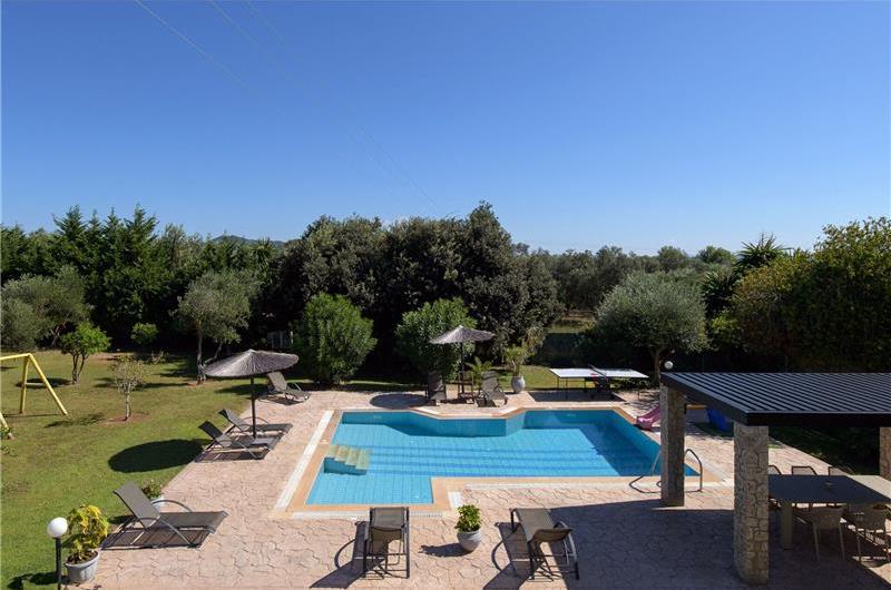 4 bedroom villa with pool, Chalikounas, sleeps 8