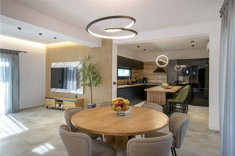 4 bedroom villa with pool, Chalikounas, sleeps 8