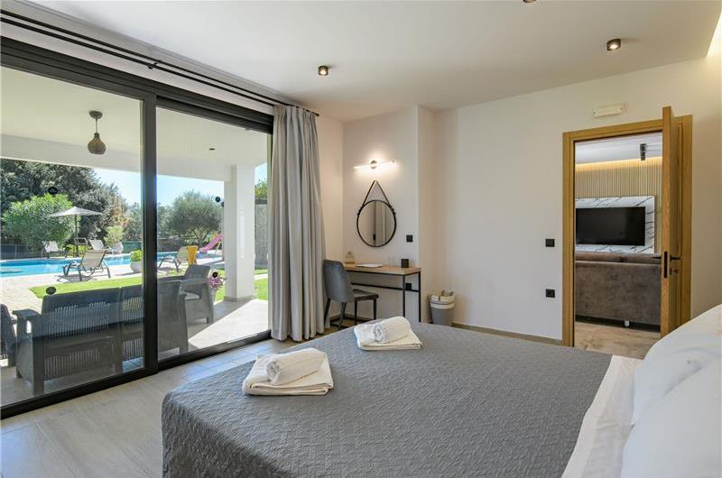 4 bedroom villa with pool, Chalikounas, sleeps 8