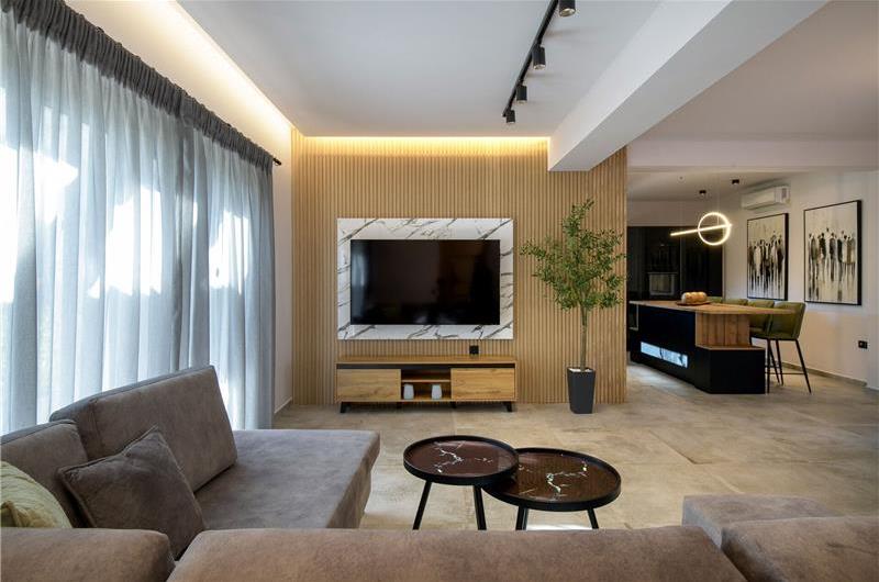 4 bedroom villa with pool, Chalikounas, sleeps 8