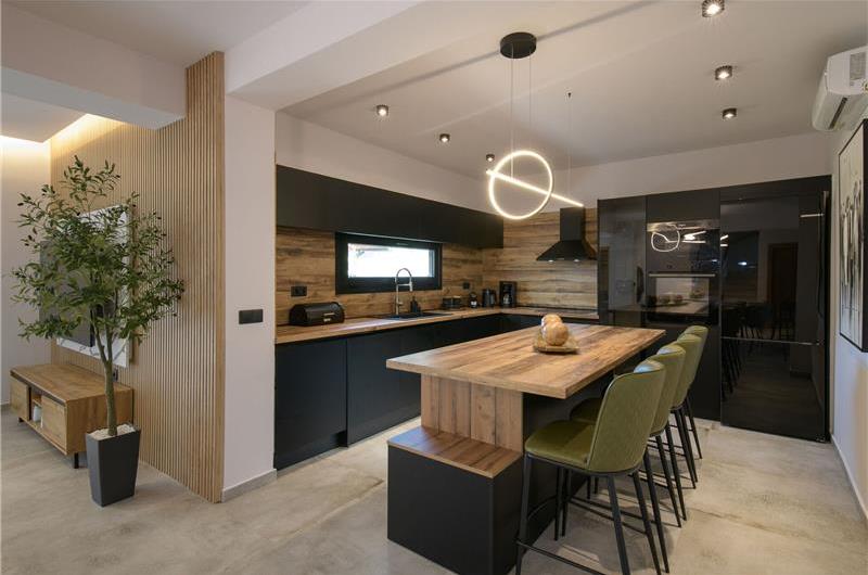 4 bedroom villa with pool, Chalikounas, sleeps 8