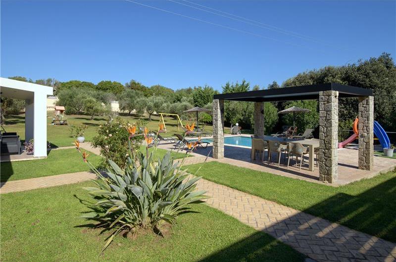 4 bedroom villa with pool, Chalikounas, sleeps 8