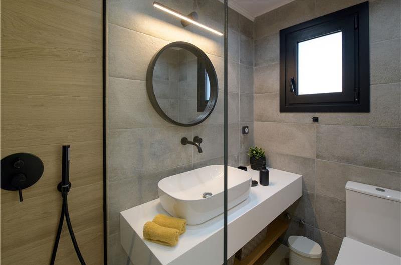 4 bedroom villa with pool, Chalikounas, sleeps 8