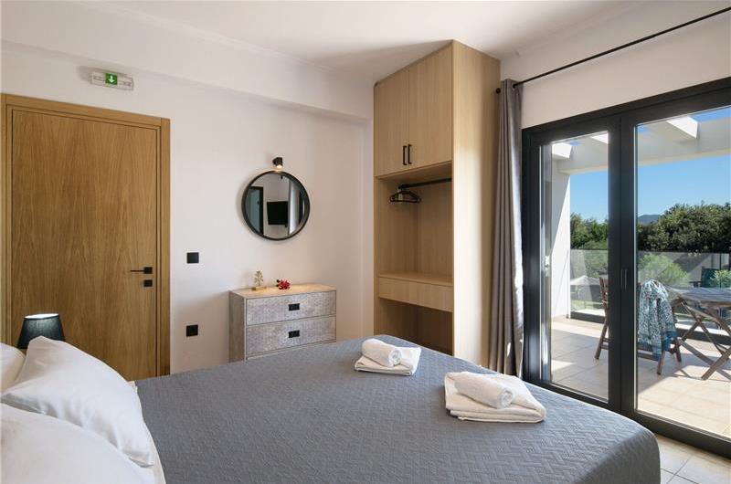 4 bedroom villa with pool, Chalikounas, sleeps 8