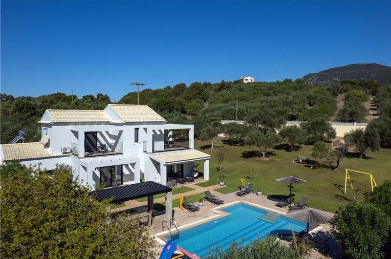 4 bedroom villa with pool, Chalikounas, sleeps 8