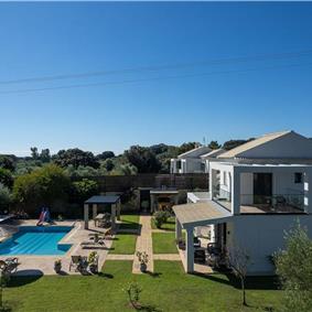 4 bedroom villa with pool, Chalikounas, sleeps 8