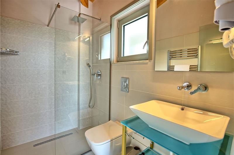 3 bedroom villa with pool & sea views, Makrades, sleeps 6