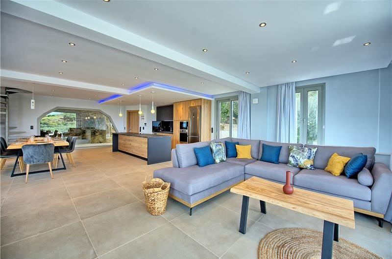 3 bedroom villa with pool & sea views, Makrades, sleeps 6