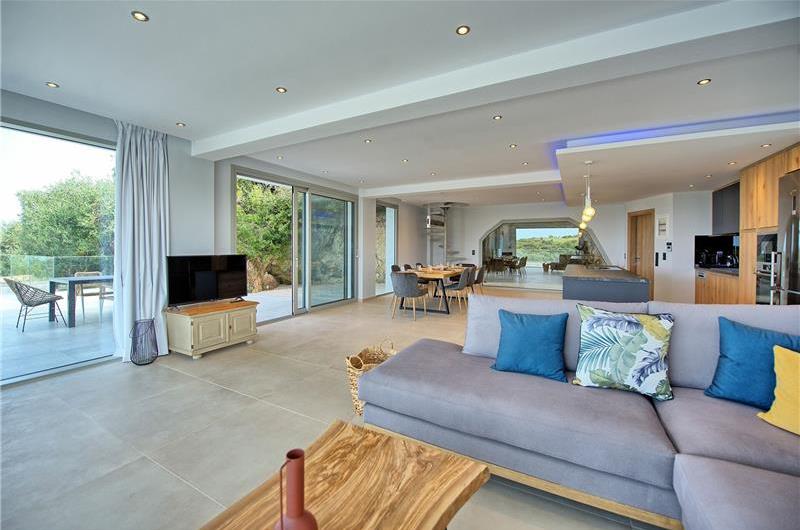 3 bedroom villa with pool & sea views, Makrades, sleeps 6