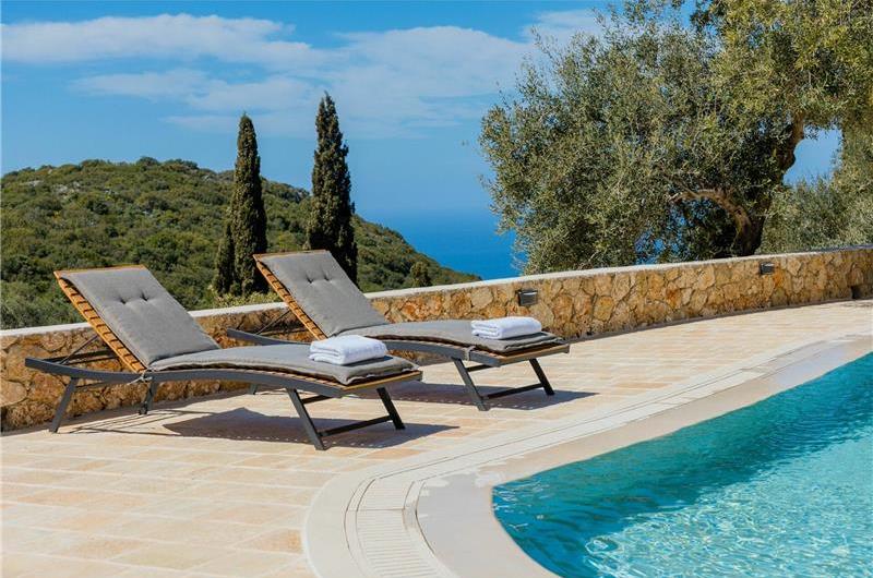 3 bedroom villa with pool & sea views, Makrades, sleeps 6