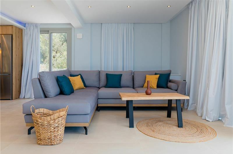 3 bedroom villa with pool & sea views, Makrades, sleeps 6