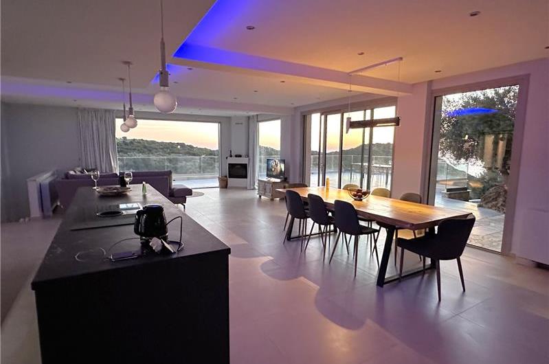 3 bedroom villa with pool & sea views, Makrades, sleeps 6