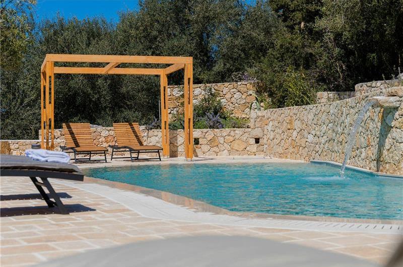 3 bedroom villa with pool & sea views, Makrades, sleeps 6