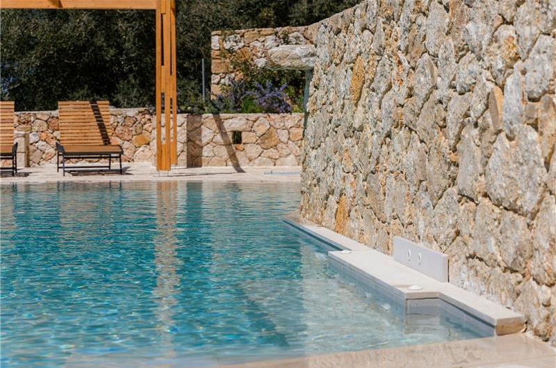 3 bedroom villa with pool & sea views, Makrades, sleeps 6