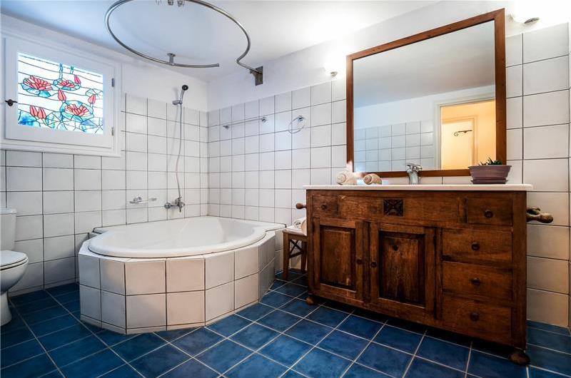 3 bedroom villa with pool & sea & mountain views, Episkepsi, sleeps 7