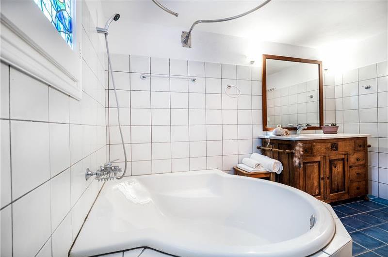 3 bedroom villa with pool & sea & mountain views, Episkepsi, sleeps 7