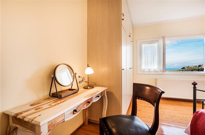 3 bedroom villa with pool & sea & mountain views, Episkepsi, sleeps 7